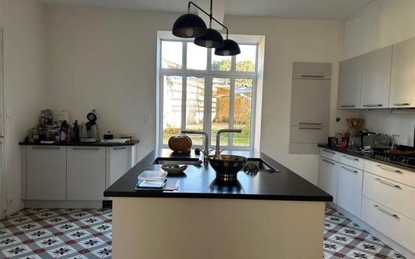 Maison à vendre    7 pièces •  Pont-l'Abbé-d'Arnoult