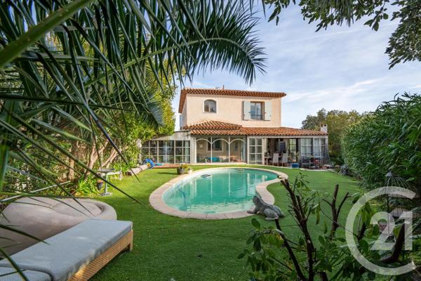 Maison à vendre  5 pièces - 183 m 2   LES ISSAMBRES  - 83