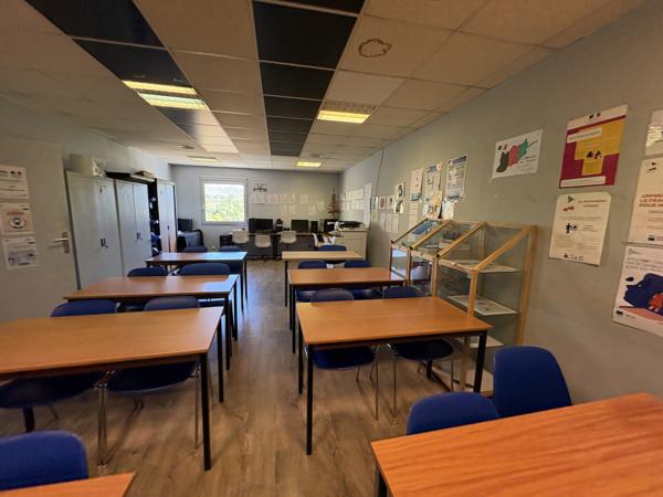 Aubagne (13400) Bureau 64m2 - Aubagne / Camps Major