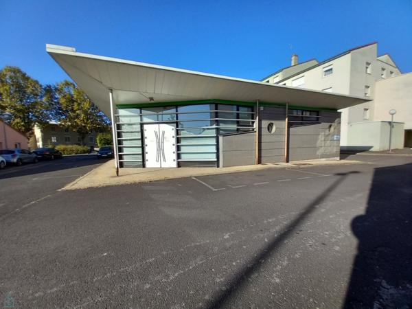 THIERS 63300 Local commercial 225m²