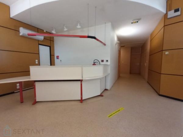 THIERS 63300 Local commercial 225m²