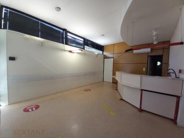 THIERS 63300 Local commercial 225m²