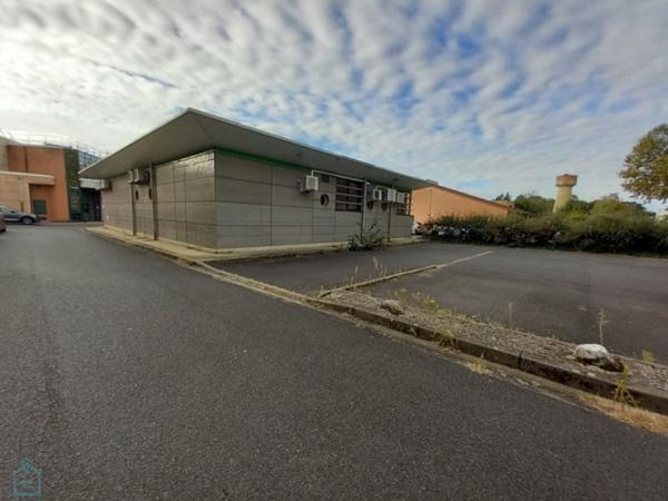 THIERS 63300 Local commercial 225m²