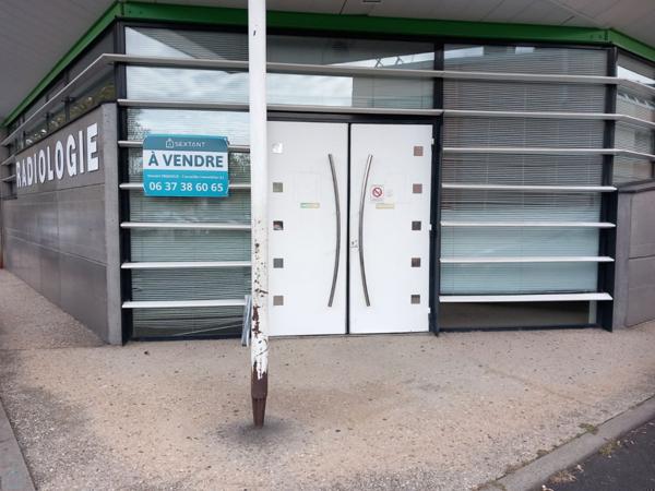 THIERS 63300 Local commercial 225m²