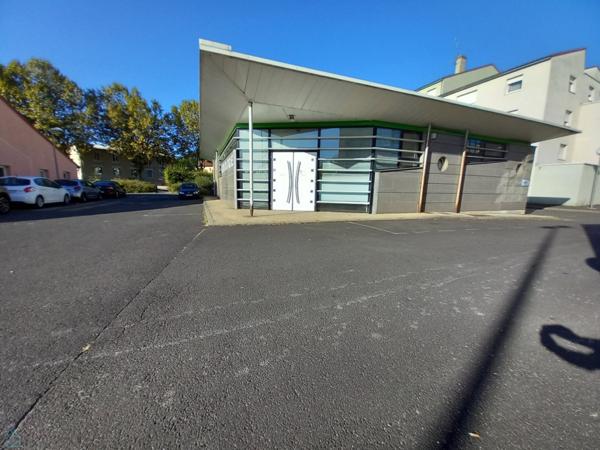THIERS 63300 Local commercial 225m²