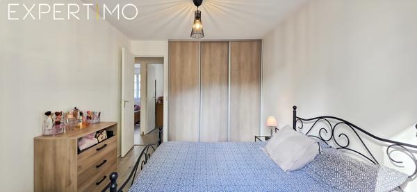 LE CONFORT D’UN BEAU PLAIN-PIED RÉNOVÉ, AVEC SOUS-SOL TOTAL ET GRAND JARDIN