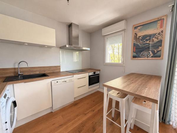 La Beaujoire - Dans petit collectif récent, appartement deux pièces très lumineux. Grand balcon, garage en sous-sol.