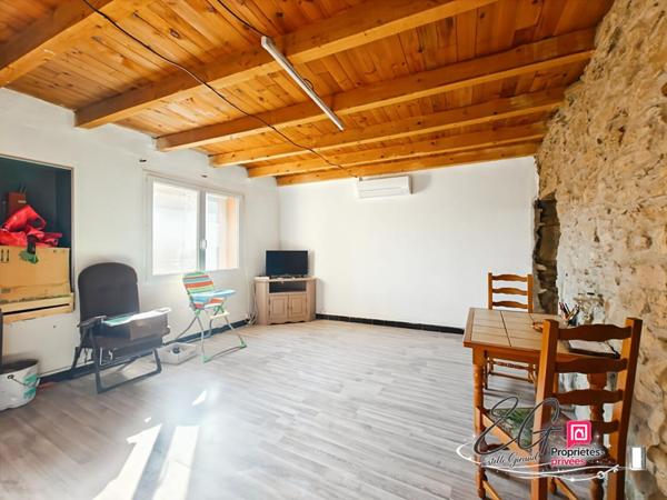 Maison de caractère traversante avec terrasse, atelier et vaste garage