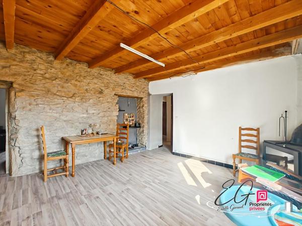Maison de caractère traversante avec terrasse, atelier et vaste garage