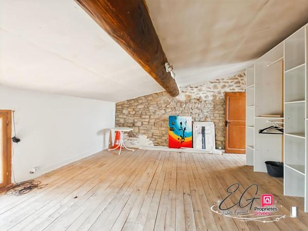 Maison de caractère traversante avec terrasse, atelier et vaste garage