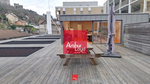 Bureaux à louer Grenoble terrasse commune de 400m² et parkings sécurisés