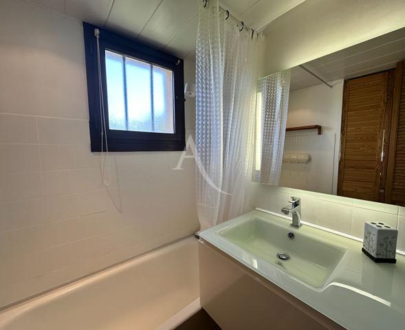 APPARTEMENT TYPE2 LUMINEUX PARKING PROCHE CENTRE VILLAGE ET THERMES