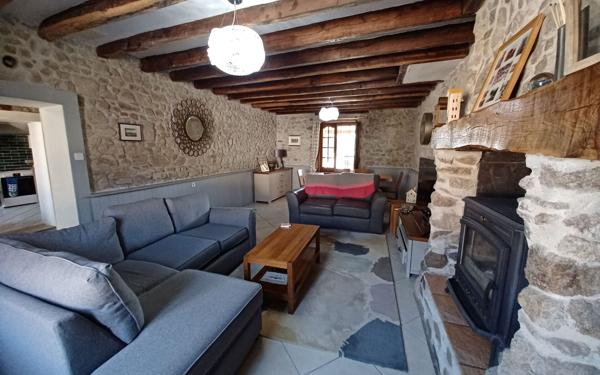 Maison à vendre    6 pièces •  Saint-Léger-Magnazeix