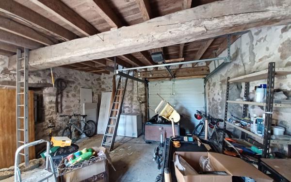 Maison à vendre    6 pièces •  Saint-Léger-Magnazeix