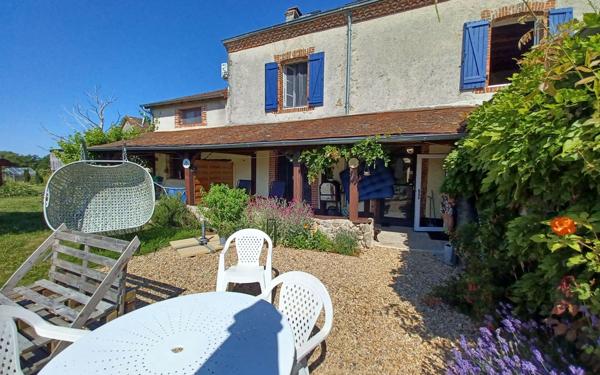 Maison à vendre    6 pièces •  Saint-Léger-Magnazeix