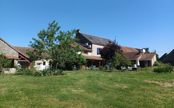 Maison à vendre    6 pièces •  Saint-Léger-Magnazeix