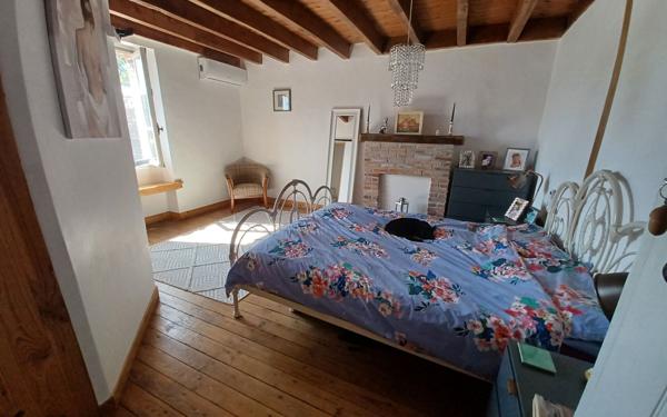 Maison à vendre    6 pièces •  Saint-Léger-Magnazeix