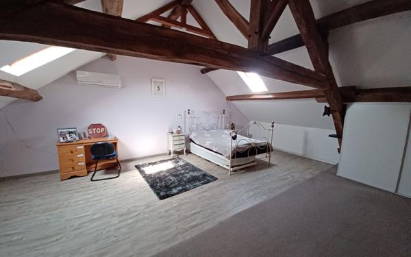 Maison à vendre    6 pièces •  Saint-Léger-Magnazeix