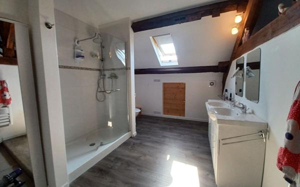 Maison à vendre    6 pièces •  Saint-Léger-Magnazeix