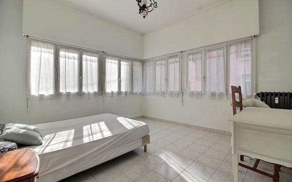 Appartement à vendre    3 pièces • 56 m2 Marseille 6