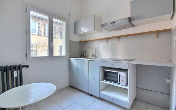 Appartement à vendre    3 pièces • 56 m2 Marseille 6