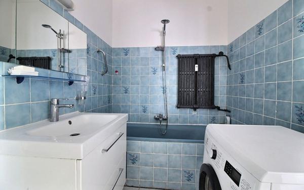 Appartement à vendre    3 pièces • 56 m2 Marseille 6