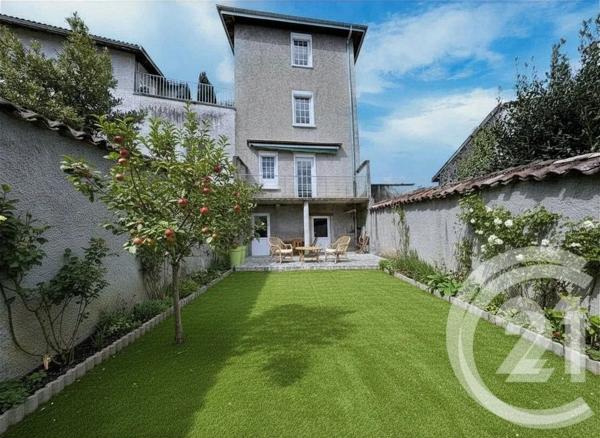 Maison à vendre  7 pièces - 179,61 m 2   ST VULBAS  - 01