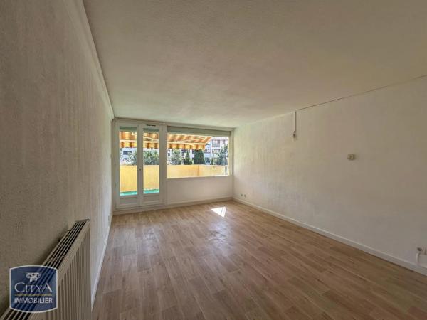 Appartement à louer 2 pièces 49.3m² Fréjus (83600)