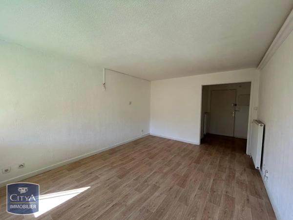 Appartement à louer 2 pièces 49.3m² Fréjus (83600)
