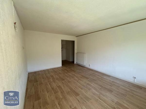 Appartement à louer 2 pièces 49.3m² Fréjus (83600)
