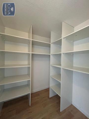 Appartement à louer 2 pièces 49.3m² Fréjus (83600)
