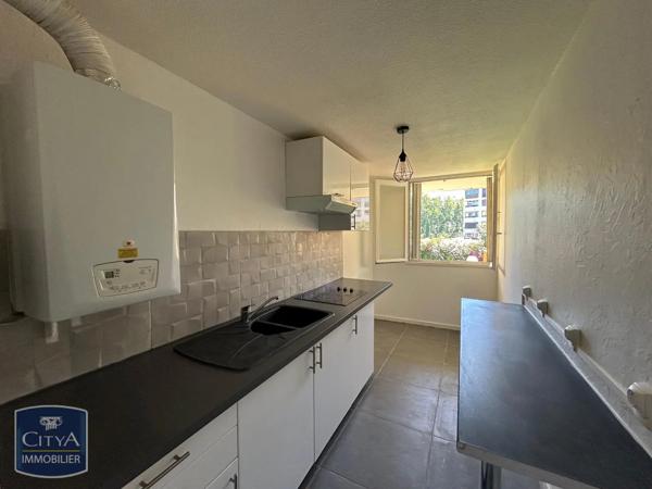 Appartement à louer 2 pièces 49.3m² Fréjus (83600)