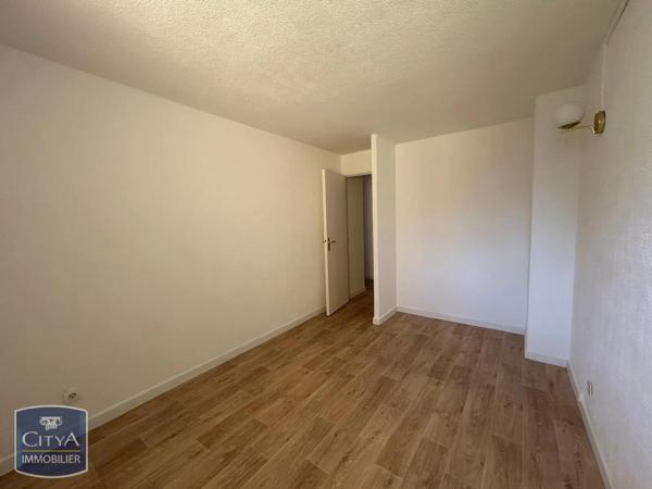 Appartement à louer 2 pièces 49.3m² Fréjus (83600)