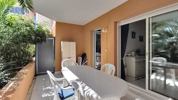 PORT FREJUS T2 REZ DE JARDIN