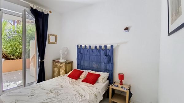 PORT FREJUS T2 REZ DE JARDIN