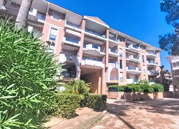 PORT FREJUS T2 REZ DE JARDIN