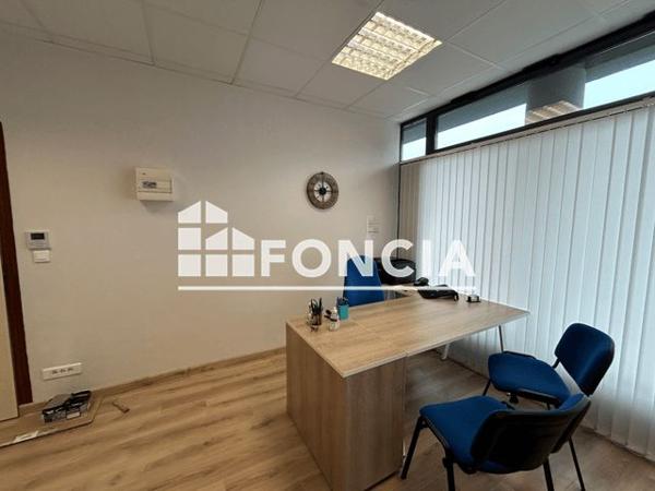 Location Local commercial 1 pièce 20 m² - 10 PLACE DE L'ABBE FRANZ STOCK Le Coudray 28630