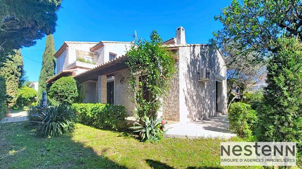 Villa traditionnelle d'architecte - 5 pièces 4 chambres - 136 m² sur terrain piscinable de 600m² à Marseille 13012