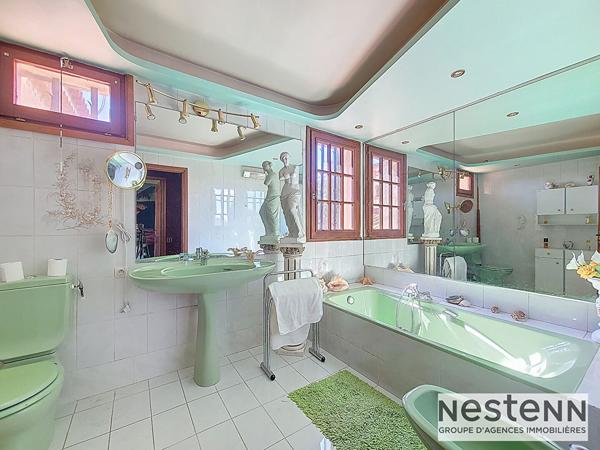 Villa traditionnelle d'architecte - 5 pièces 4 chambres - 136 m² sur terrain piscinable de 600m² à Marseille 13012