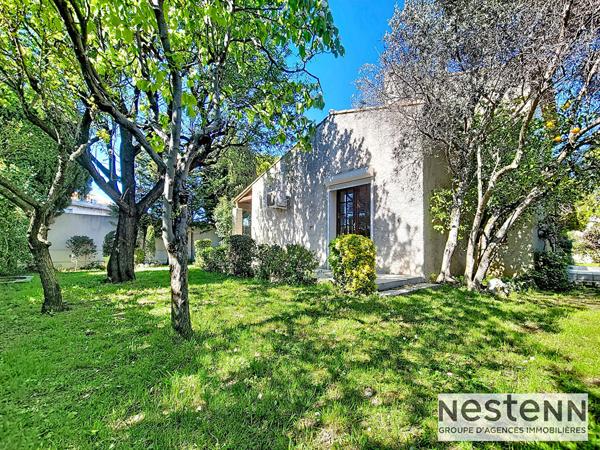 Villa traditionnelle d'architecte - 5 pièces 4 chambres - 136 m² sur terrain piscinable de 600m² à Marseille 13012
