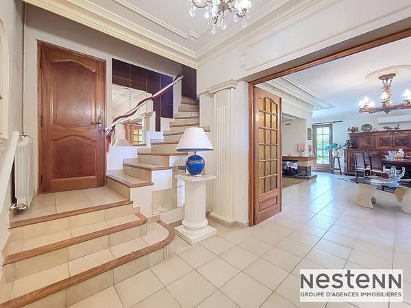 Villa traditionnelle d'architecte - 5 pièces 4 chambres - 136 m² sur terrain piscinable de 600m² à Marseille 13012