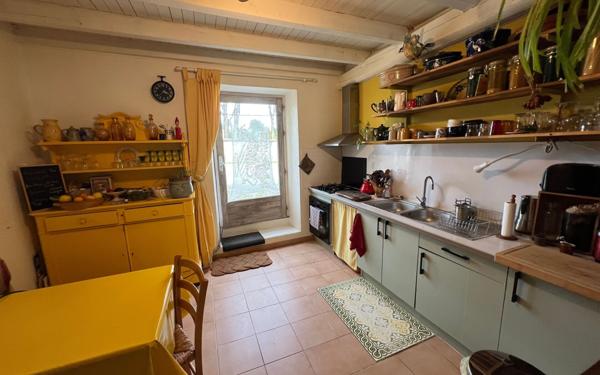 Immeuble à vendre    13 pièces •  Saint-Denis-du-Pin