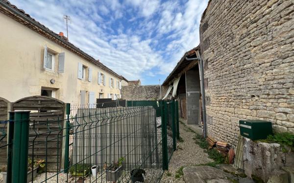 Immeuble à vendre    13 pièces •  Saint-Denis-du-Pin