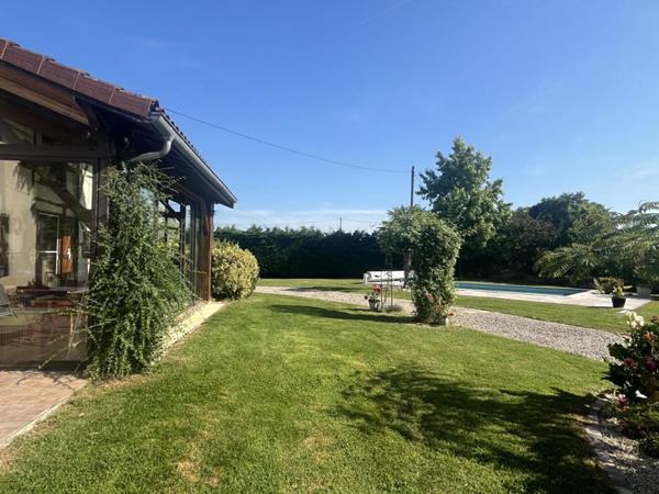 Ferme rénovée 156 m2 -   7 pièce(s) - terrain 2683 m2 avec piscine