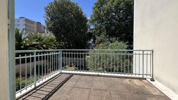 Appartement 2 pièce(s) 1 chambre(s) 106.08 m²