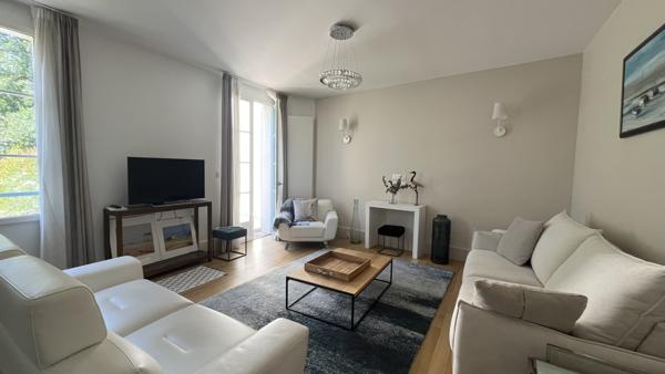 Appartement 2 pièce(s) 1 chambre(s) 106.08 m²