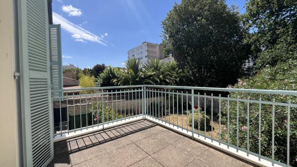 Appartement 2 pièce(s) 1 chambre(s) 106.08 m²