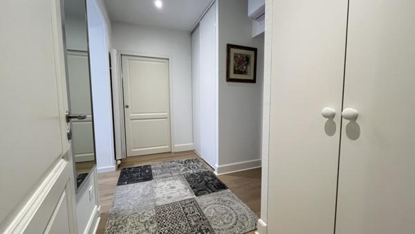 Appartement 2 pièce(s) 1 chambre(s) 106.08 m²