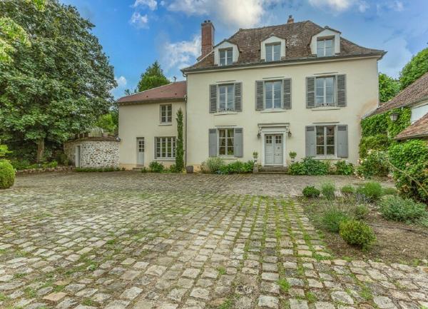 Maison à vendre    8 pièces • 297 m2 Orsay