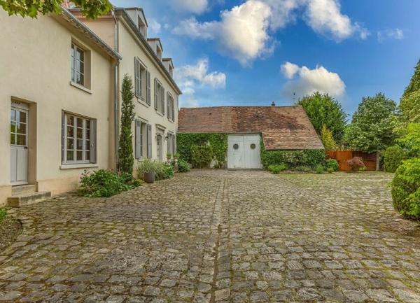 Maison à vendre    8 pièces • 297 m2 Orsay